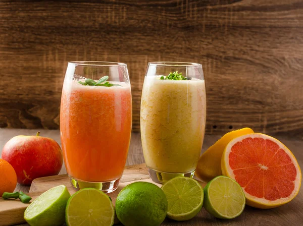 Verse organische smoothie — Stockfoto