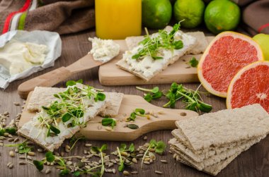 Sağlıklı Kahvaltı, Crispbread organik krem peynir ile