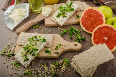 Sağlıklı Kahvaltı, Crispbread organik krem peynir ile