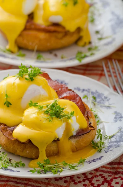 Eggs benedict, prosciutto with hollandaise — Stock Photo, Image