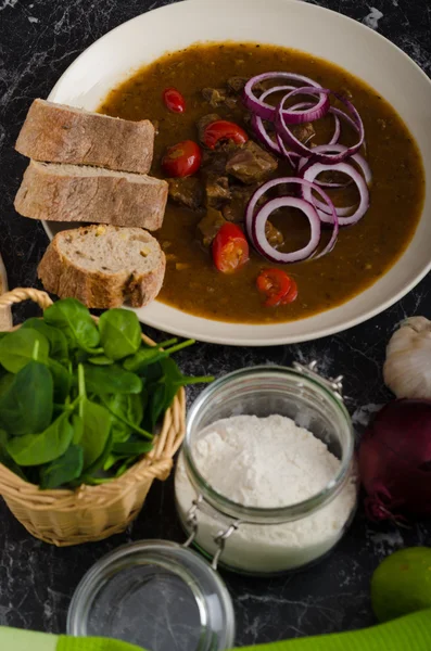 Originele Tsjechische rundvlees goulash — Stockfoto