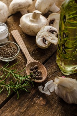 Biyo sarımsak, baharatlar ve yabani mantar ev Bahçe