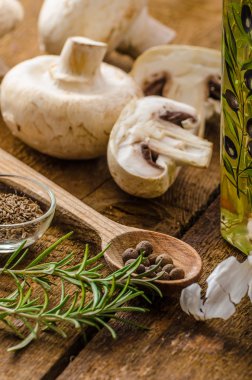 Biyo sarımsak, baharatlar ve yabani mantar ev Bahçe