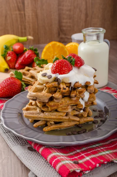 Belgian waffles with chocolate chips and fruits — Stock Photo, Image