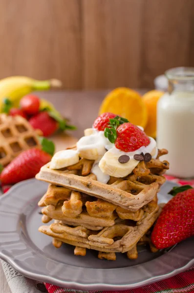 Belgian waffles with chocolate chips and fruits — Stock Photo, Image