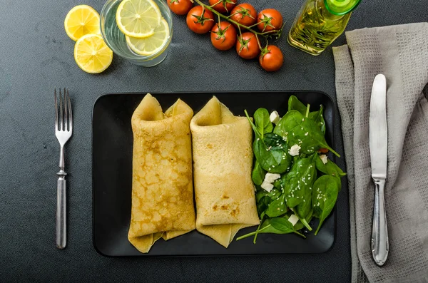 Panqueques de espinacas con queso feta — Foto de Stock