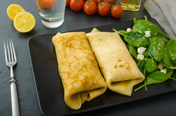 Panqueques de espinacas con queso feta —  Fotos de Stock