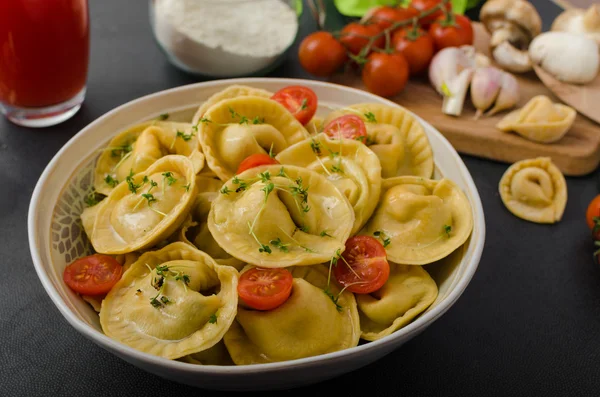 Homemade big tortellini — Stock Photo, Image