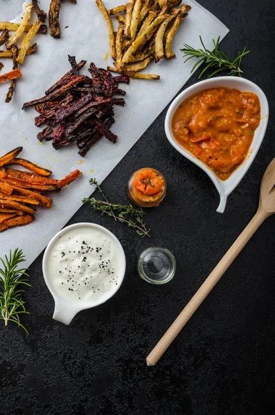 Healthy vegetable chips - french fries beet, celery and carrots — Stock Photo, Image