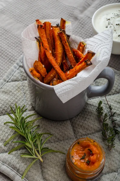 Friska grönsaker marker - pommes frites betor, selleri och morötter — Stockfoto