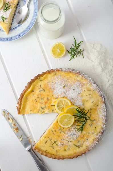 Torta de limão com alecrim — Fotografia de Stock