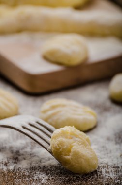 Gnocchi hazırlanıyor