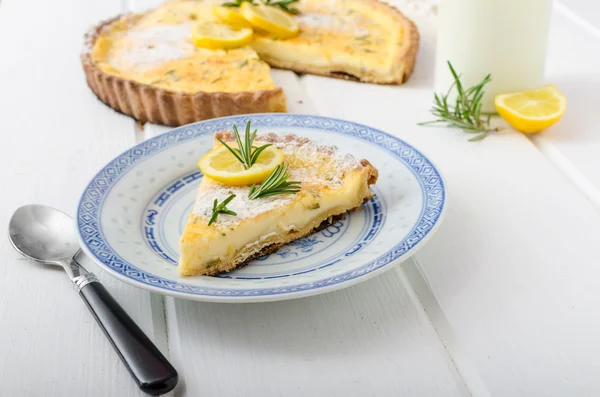 Torta de limão com alecrim — Fotografia de Stock