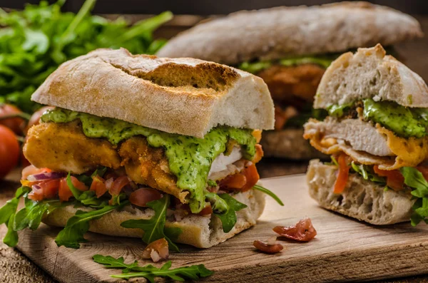 Schnitzel de vitela - filete em um pão — Fotografia de Stock