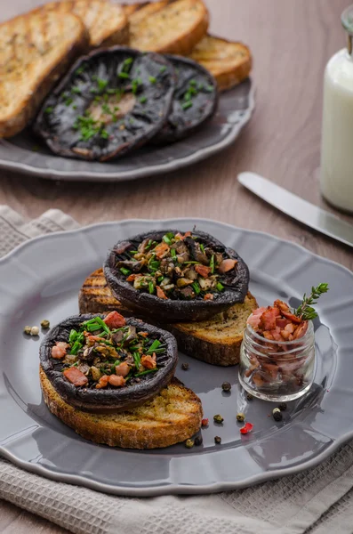 Portobello stuffed with herbs — Stock Photo, Image