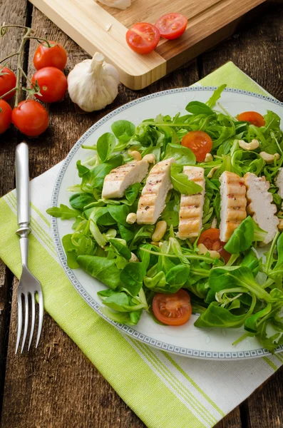 Laitue de roquette et d'agneau au caramel grillé — Photo