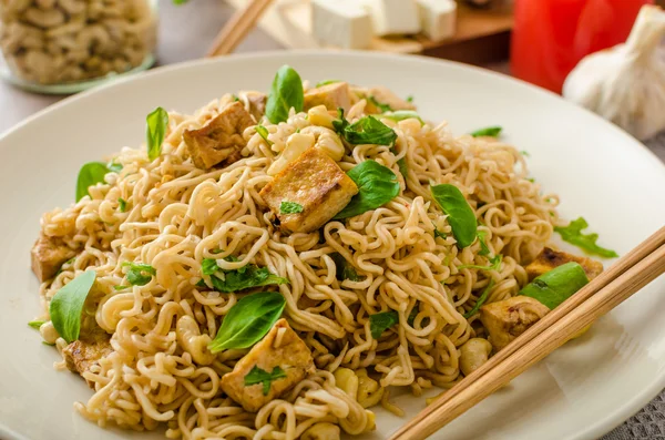 Chinese noodles with tofu and cashew nuts — Stock Photo, Image