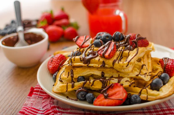 Belgian waffles with blueberries, strawberries — Stock Photo, Image
