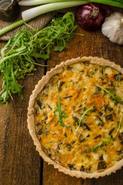 Peynir Quiche tavuk, roka ve mantar ile