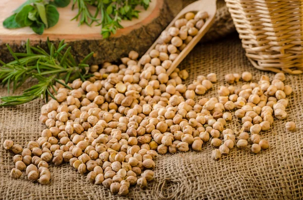 Garbanzos crudos y saludables — Foto de Stock