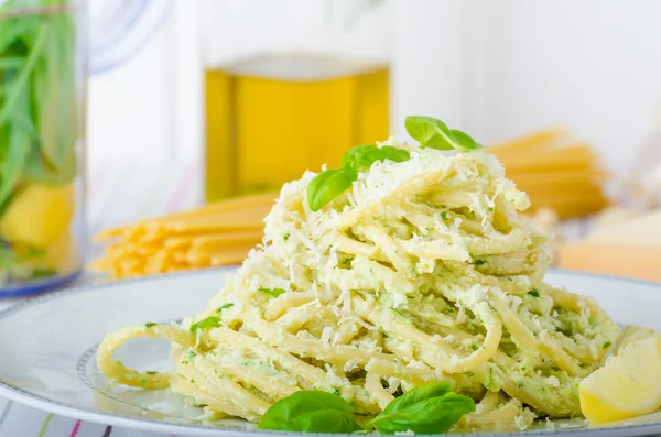 Ile pesto makarna — Stok fotoğraf