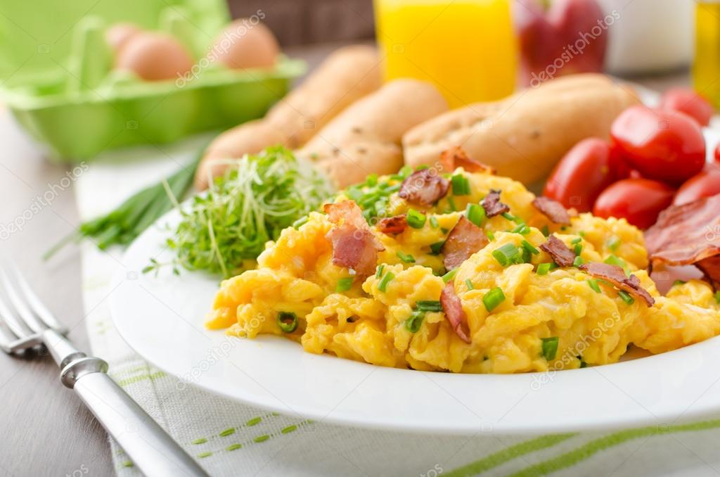 Scrambled eggs with bacon