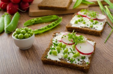 Bitkilerle sağlıklı kepekli ekmek