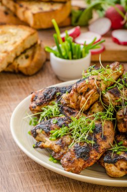 Izgara teriyaki tavuk kanadı