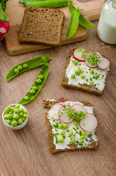 Pan integral saludable con hierbas — Foto de Stock