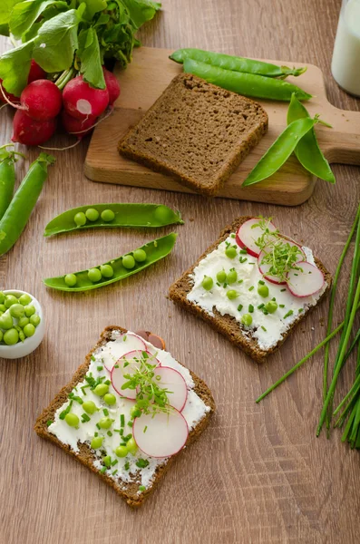 Pan integral saludable con hierbas — Foto de Stock