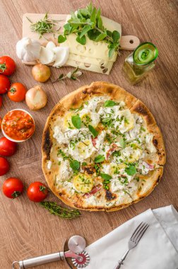 Pizza Bianco biberiye ve Pancetta ile