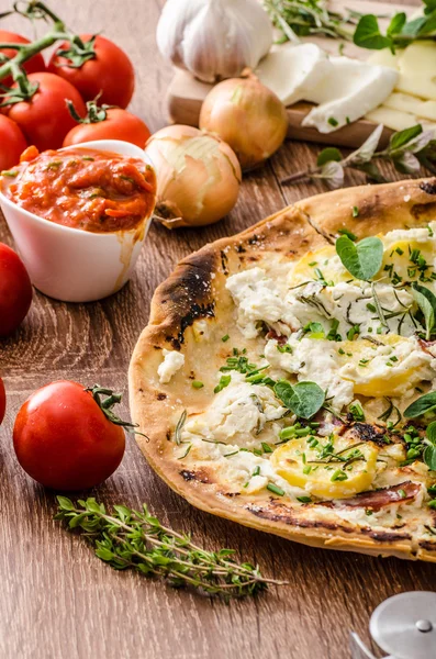 Pizza Bianco con Romero y Panceta —  Fotos de Stock