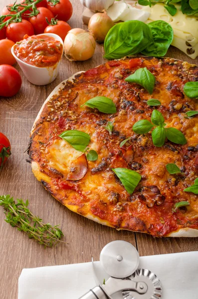 Cheese pizza with chilli and basil — Stock Photo, Image