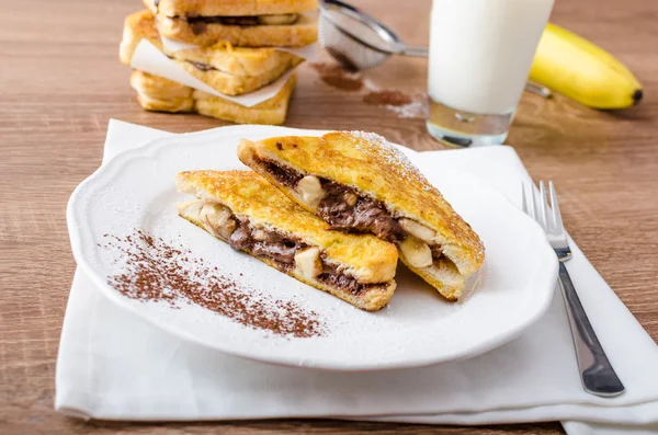 Torrada francesa recheada com chocolate e banana — Fotografia de Stock