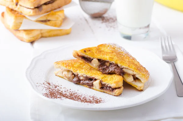 Torrada francesa recheada com chocolate e banana — Fotografia de Stock