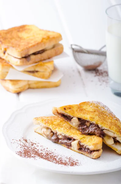 Torrada francesa recheada com chocolate e banana — Fotografia de Stock