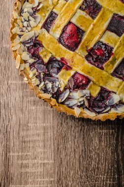 Kiraz ile kurabiye tart