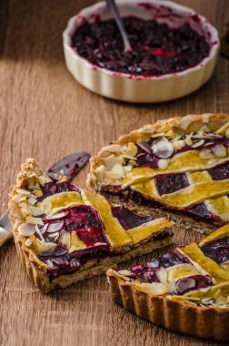 Kiraz ile kurabiye tart