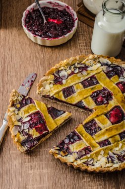 Kiraz ile kurabiye tart