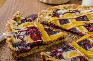 Kiraz ile kurabiye tart