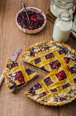 Kiraz ile kurabiye tart