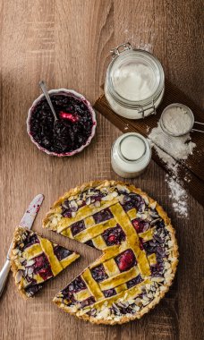 Kiraz ile kurabiye tart