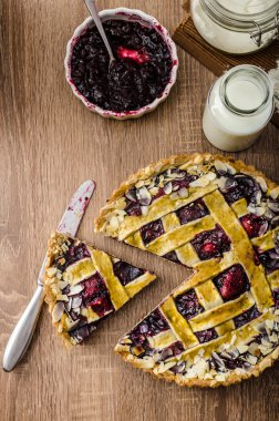 Kiraz ile kurabiye tart