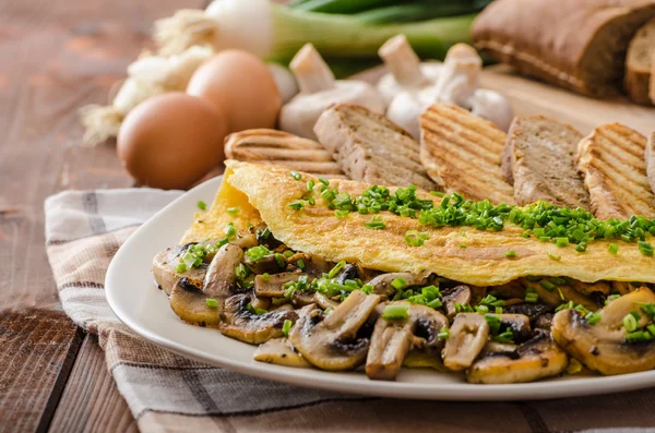 Rustic omelette with mushrooms on chives — Stock Photo, Image