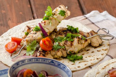 Türkiye'de kebap maydanoz salsa ile