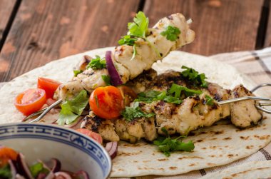 Türkiye'de kebap maydanoz salsa ile