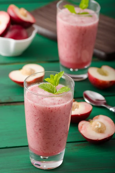 Batido de nectarina com hortelã — Fotografia de Stock