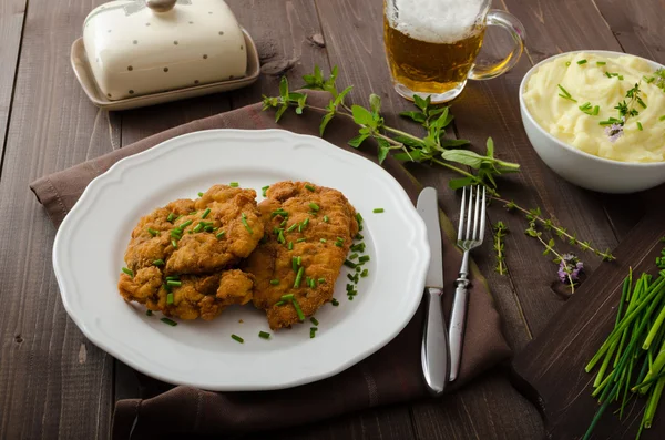 Schnitzel com ervas , — Fotografia de Stock