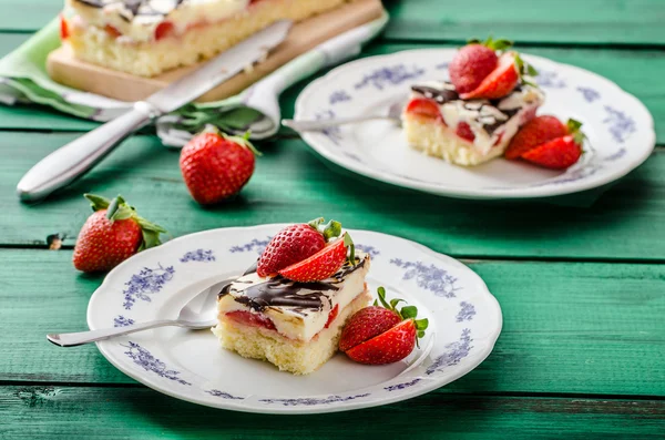 Mom's dessert met verse aardbeien — Stockfoto