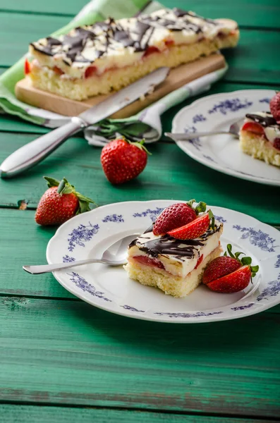 Mom's dessert met verse aardbeien — Stockfoto